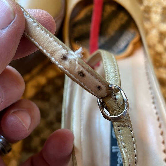 Gold and red Marcelo Toshi made in Peru shoe size 9 (runs small) - Picture 6 of 6